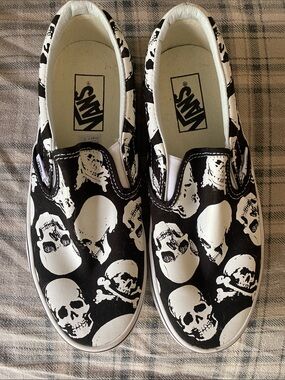 Vans Black & White Slip-On Skull Print Shoes